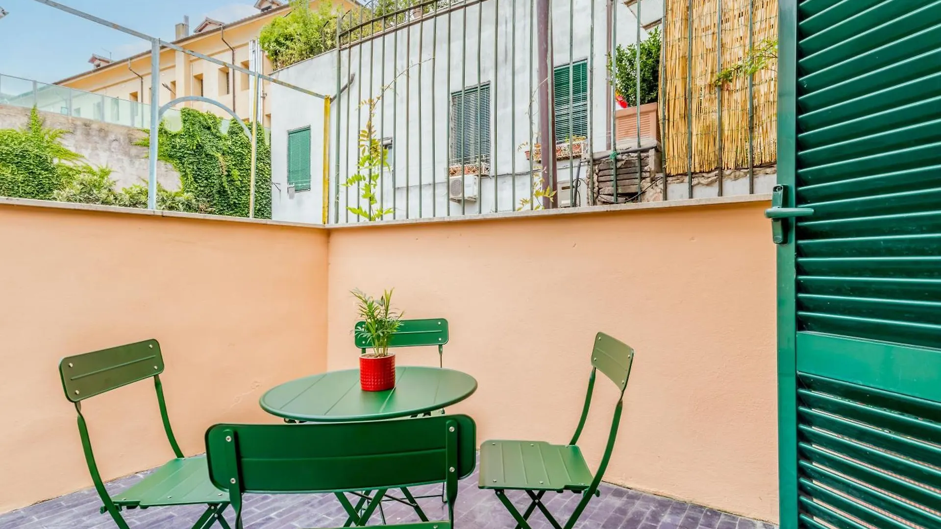 Sales In Trastevere Rom 0*,